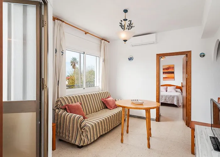 Junto A La Playa En El Centro Conil De La Frontera